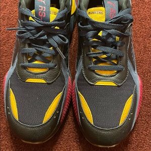 Puma’s Men running sneakers size 11.5